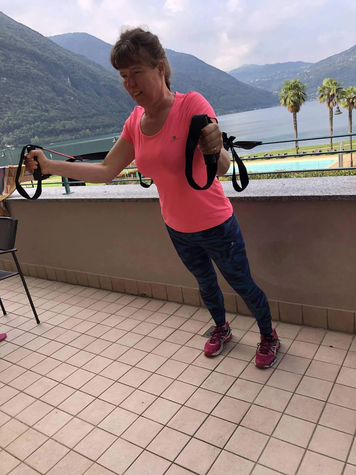 Rinda Verspui traint buiten met weerstandsbanden